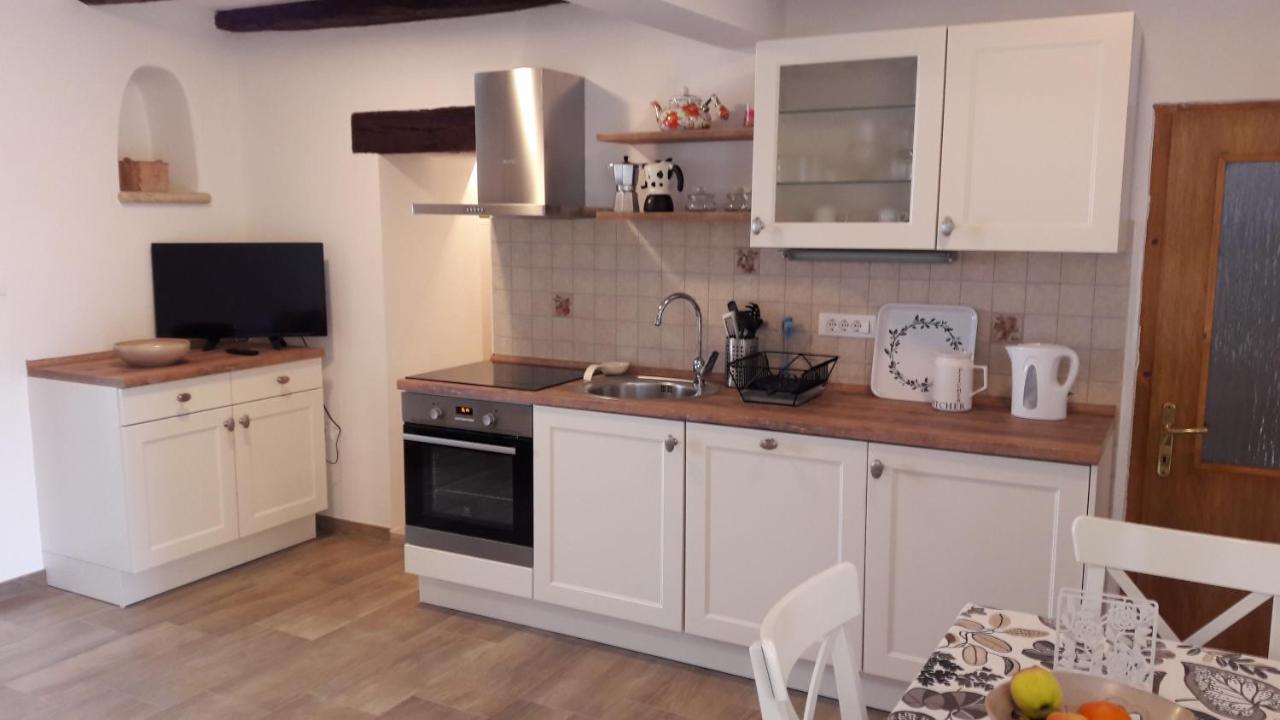 Rakotule Apartment Nena- Apartman Sa Posebnim Ulazom U Prizemlju, Terasom I Zelenom Okucnicom מראה חיצוני תמונה