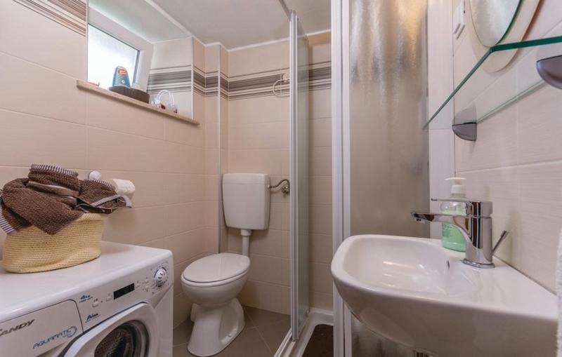 Rakotule Apartment Nena- Apartman Sa Posebnim Ulazom U Prizemlju, Terasom I Zelenom Okucnicom מראה חיצוני תמונה